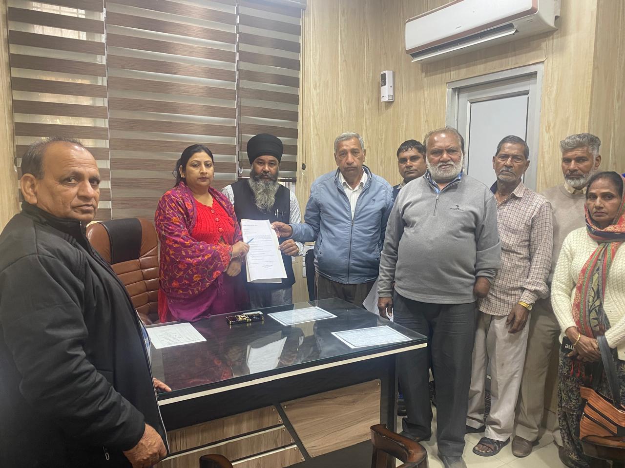 MGNREGA Workers Union Block Garhshankar submitted a memorandum to BDPO Garhshankar regarding the rights of the workers.